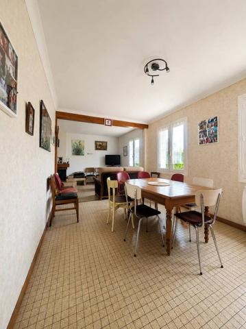 Maison de plain-pied avec jardin et espaces annexes – Cinq-Mars-la-Pile
