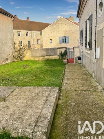 Immeuble à vendre 273 m² Crespières