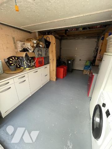 Maison 6 pièces avec cour et garage.