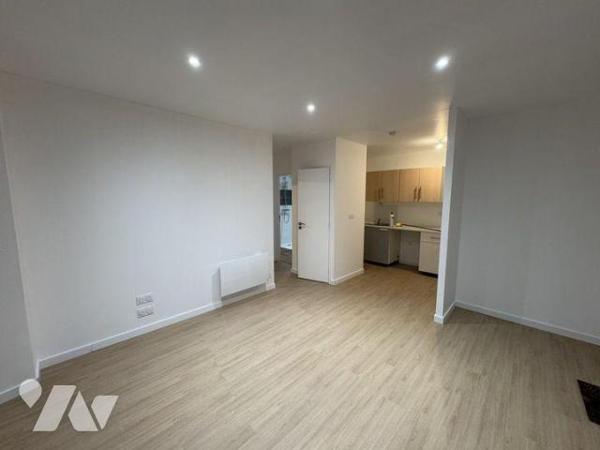 NOUVEAUTE étude TRENTE CINQ NOTAIRES !! Au c?ur du centre bourg de la commune de RENAC, venez d...