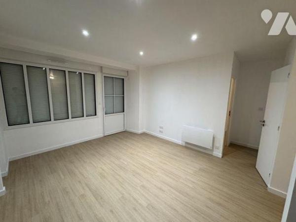 NOUVEAUTE étude TRENTE CINQ NOTAIRES !! Au c?ur du centre bourg de la commune de RENAC, venez d...