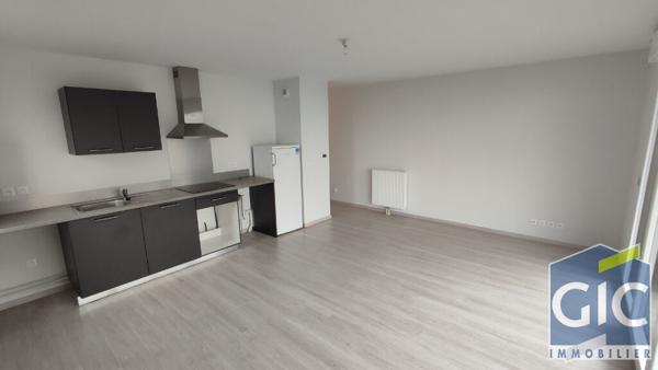 A LOUER F3 AVEC TERRASSE CARPIQUET RESIDENCE RECENTE, Carpiquet 14650