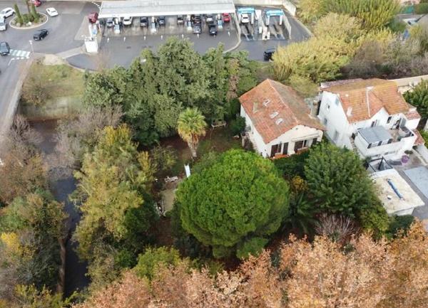 Maison à vendre    3 pièces • 121 m2 Marignane