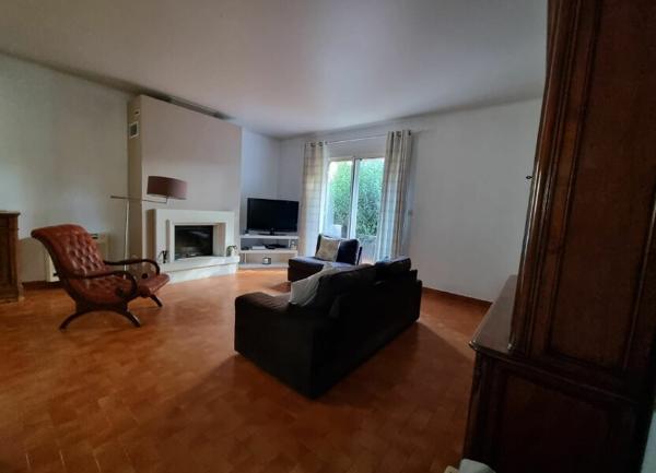 Maison à vendre    3 pièces • 121 m2 Marignane