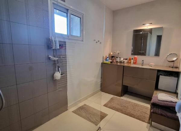 Maison à vendre    3 pièces • 121 m2 Marignane