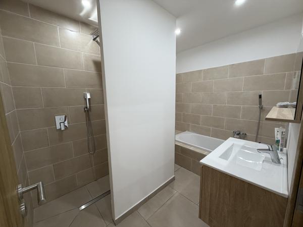 Rez-de-chaussée de villa 3 chambres avec jardin