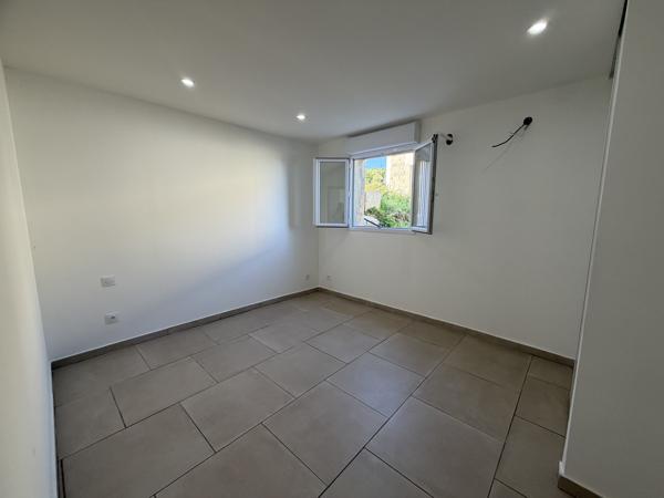 Rez-de-chaussée de villa 3 chambres avec jardin