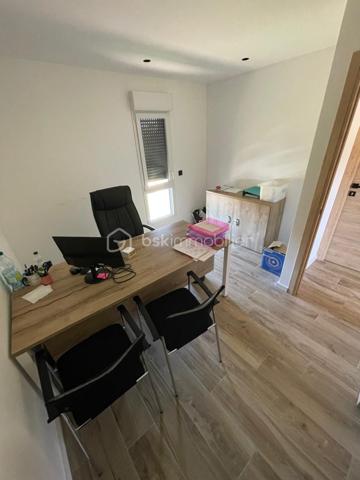 Bureau de 64 m²