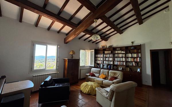 Maison à vendre    4 pièces •  Roquevaire