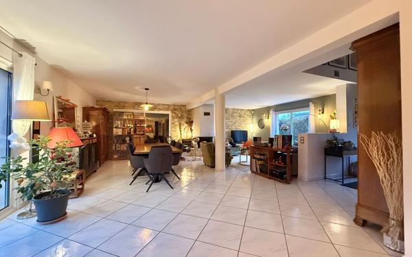 Maison à vendre    6 pièces •  Izier