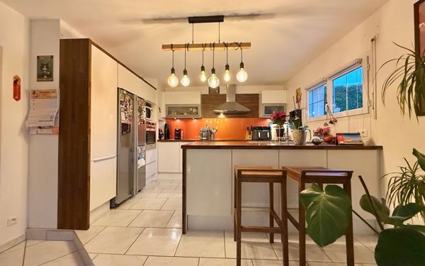 Maison à vendre    6 pièces •  Izier