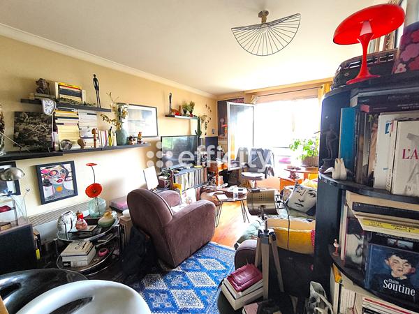 Appartement
         2 pièces
        - 33 m² 300 000 € *