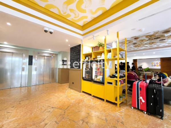 Appartement
         2 pièces
        - 33 m² 300 000 € *
