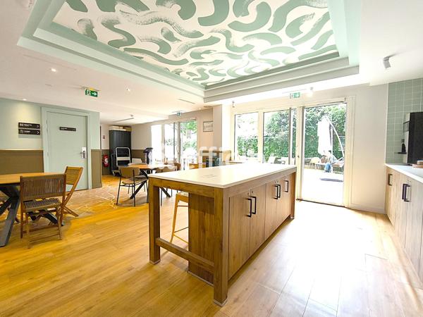 Appartement
         2 pièces
        - 33 m² 300 000 € *