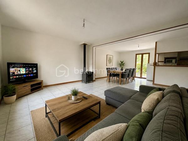 À Cesson bourg , dans un environnement calme et en bout d’impasse, cette maison familiale d’environ 90m² saura vous séduire par sa fonctionnalité. Elle bénéficie d’un emplacement privilégié, proche de toutes les commodités : écoles, commerces, transports.

Elle dispose d’une entrée, d’un WC, d’une salle de bain ainsi que d’un  vaste séjour avec poêle à bois  et sa cuisine ouverte de 45m2  donnant accès à la terrasse et au jardin bien exposé sans vis à vis .

À l’étage, la partie nuit se compose de trois chambres confortables , pensées pour accueillir une famille. 


Un garage attenant et possibilité de garer son véhicule au sein de propriété, apportant praticité  et espace de rangement supplémentaire.

Pour votre confort, cette maison dispose d’un ballon alimenter par des panneaux solaire.Très bonne isolation, DPE C, double vitrage et la possibilité de faire le tour de la maison sur un côté .  

Une visite s’impose !!! Produit rare sur ce secteur !!