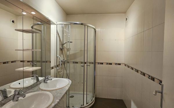 Appartement à vendre    3 pièces • 84,61 m2 Grenoble