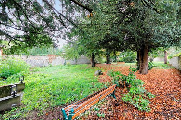 Appartement à rénover avec parc commun