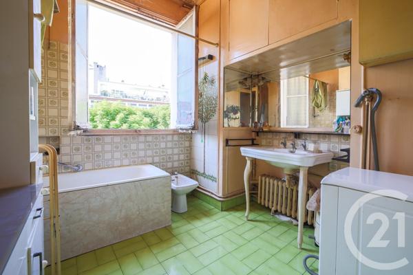 Appartement F5 à vendre  5 pièces - 119,18 m 2   PARIS  - 75009