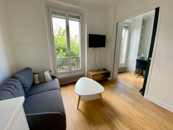 Studio meublé rénové à neuf, à l'esprit deux-pièces, proche du Canal Saint-Martin