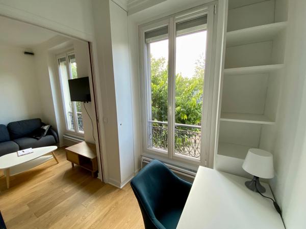 Studio meublé rénové à neuf, à l'esprit deux-pièces, proche du Canal Saint-Martin