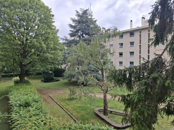 Appartement
         3 pièces
        - 75 m² Exclusivité 460 000 € *