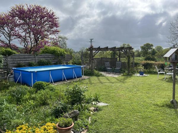 Superbe maison de campagne avec annexe, piscine et grange