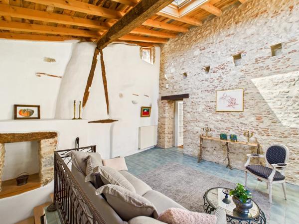 Charmante maison avec cour au cœur du village médiéval de Penne d’Agenais