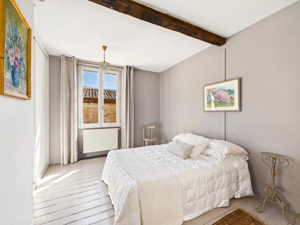 Charmante maison avec cour au cœur du village médiéval de Penne d’Agenais
