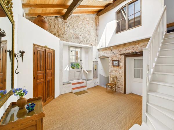 Charmante maison avec cour au cœur du village médiéval de Penne d’Agenais