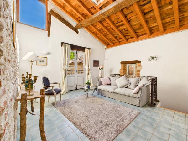 Charmante maison avec cour au cœur du village médiéval de Penne d’Agenais