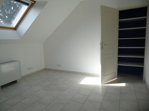 A LOUER BRISSAC maison de ville sans extérieur ENTIEREMENT REFAIT A NEUF