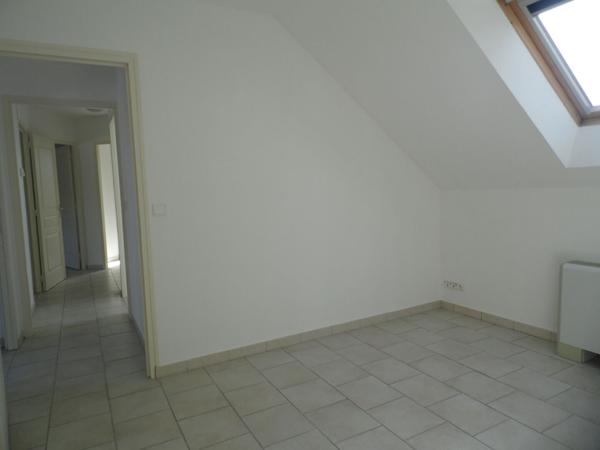 A LOUER BRISSAC maison de ville sans extérieur ENTIEREMENT REFAIT A NEUF