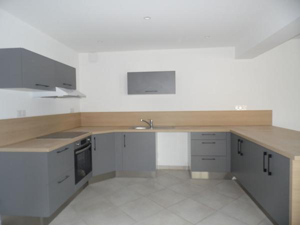 A LOUER BRISSAC maison de ville sans extérieur ENTIEREMENT REFAIT A NEUF