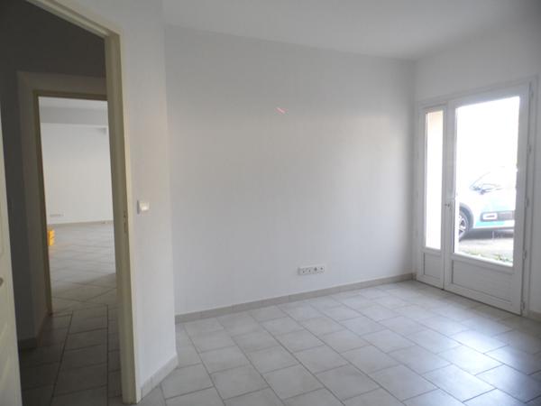 A LOUER BRISSAC maison de ville sans extérieur ENTIEREMENT REFAIT A NEUF