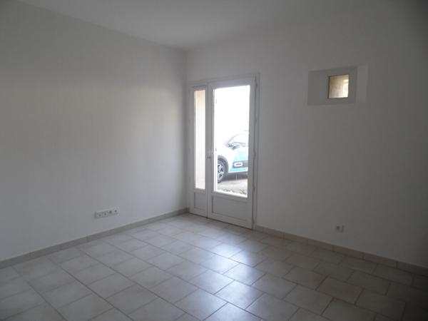 A LOUER BRISSAC maison de ville sans extérieur ENTIEREMENT REFAIT A NEUF