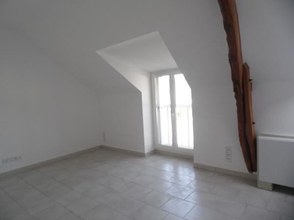 A LOUER BRISSAC maison de ville sans extérieur ENTIEREMENT REFAIT A NEUF