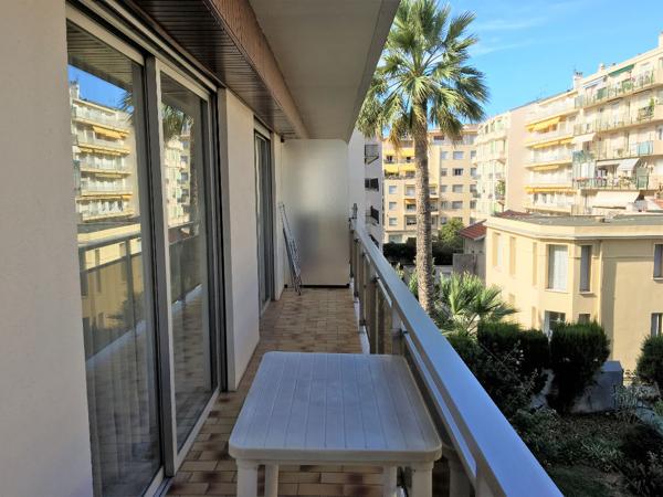 Nice, promenade des anglais, résidence L'Astrella beau 2 pièces meublé avec parking