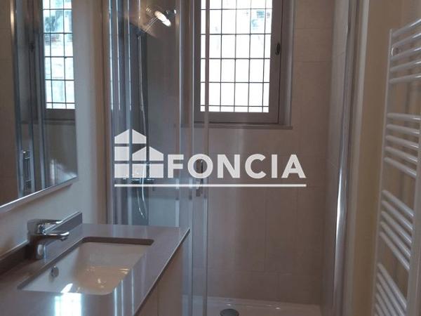 Location Studio 24.9 m² - 40 RUE DES MARCHANDS Avignon 84000