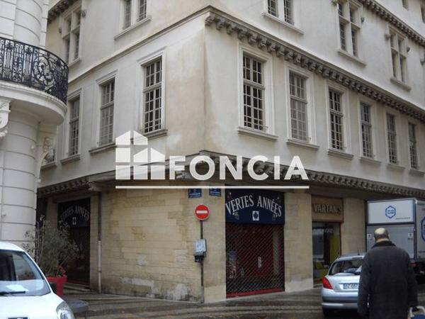 Location Studio 24.9 m² - 40 RUE DES MARCHANDS Avignon 84000