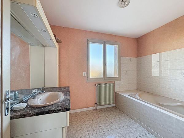 Charmante Maison à Vendre à Feytiat - 2 à 3 chambre , 5 pièces avec Garage !