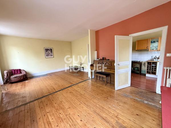 MAISON + LOCAL COMMERCIAL à Epône 78680