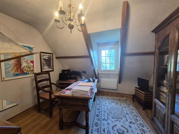 L’équilibre parfait entre nature et accessibilité, disposant d'un parc de 3193 m²