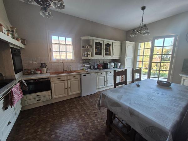 L’équilibre parfait entre nature et accessibilité, disposant d'un parc de 3193 m²