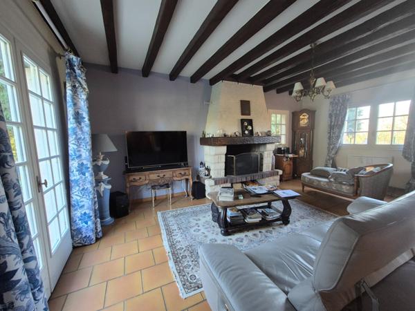 L’équilibre parfait entre nature et accessibilité, disposant d'un parc de 3193 m²