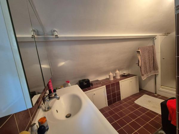 L’équilibre parfait entre nature et accessibilité, disposant d'un parc de 3193 m²