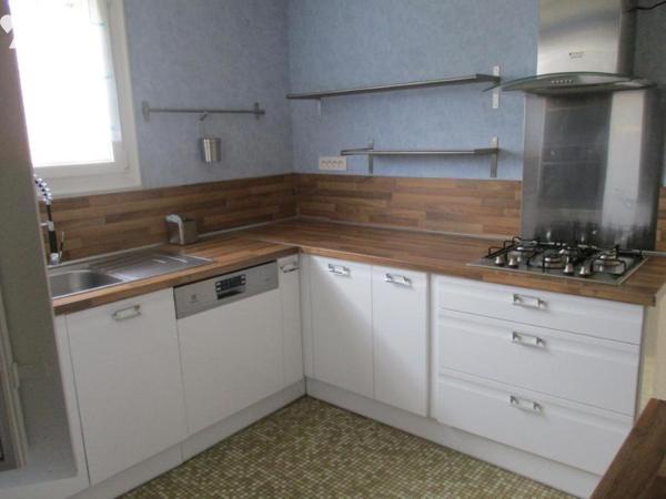 Pavillon à usage d'habitation édifié sur sous-sol total, couvert en tuiles mécaniques