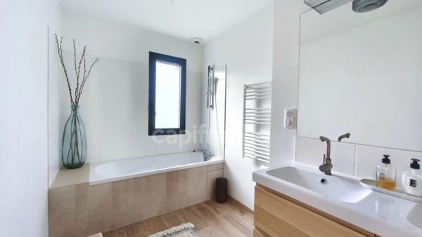 Maison ossature bois DPE A sur parc de 2 563 m² à Mios