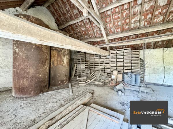 Pierre-Levée (77580) Corps de ferme 200m² DPE:C - Grange - Terrain 1.4 hectare