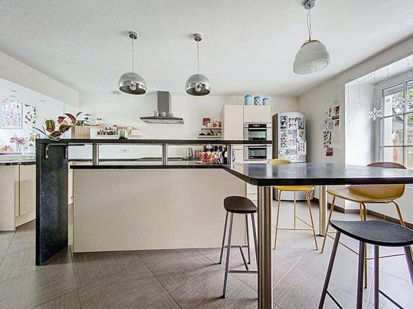 Maison de bourg très bien située axe A11/A85 composée de 4 chambres à Saint Germain Des Prés