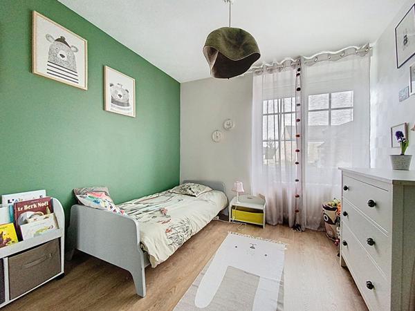 Maison de bourg très bien située axe A11/A85 composée de 4 chambres à Saint Germain Des Prés